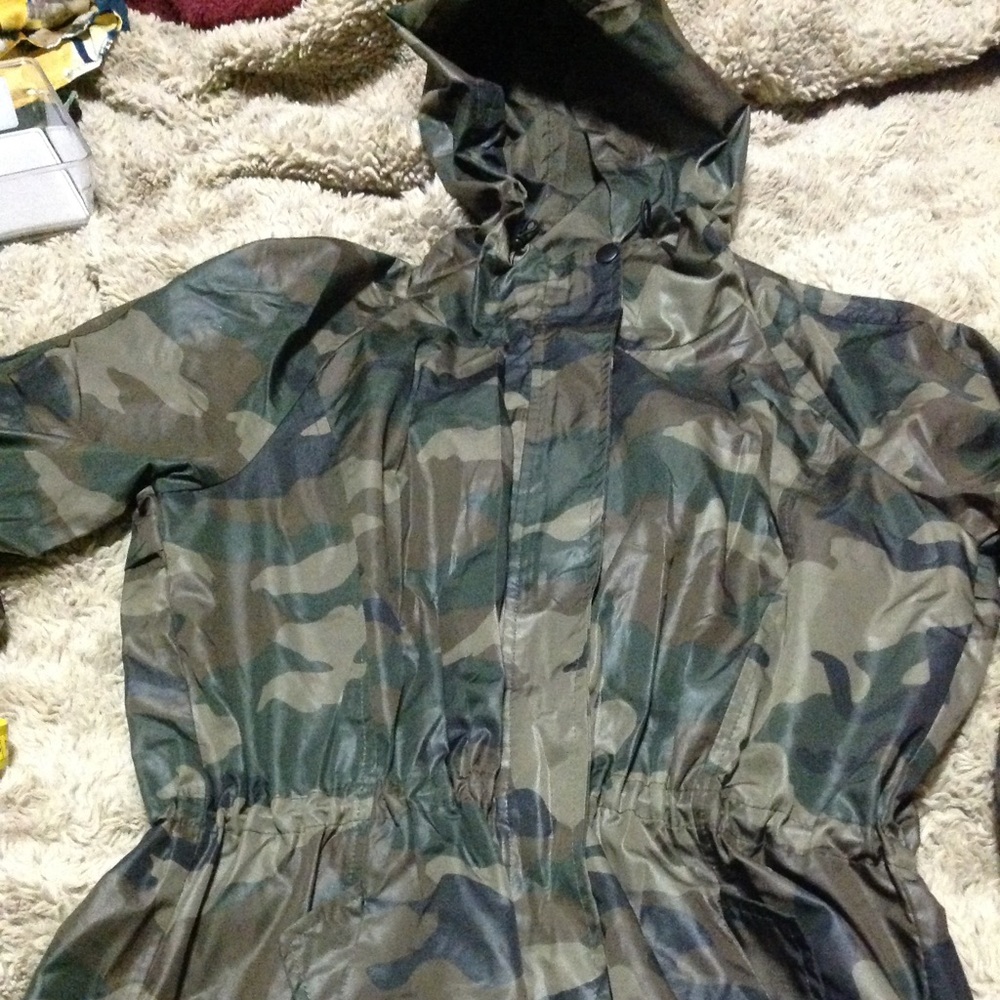 🍃NWOT ladies CAMO light weight jacket